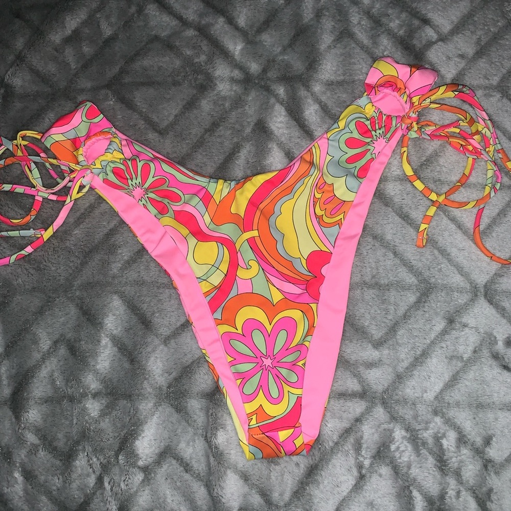 FRANKIES BIKINIS bottoms✨
